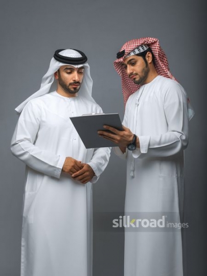 Men discussing documents|
