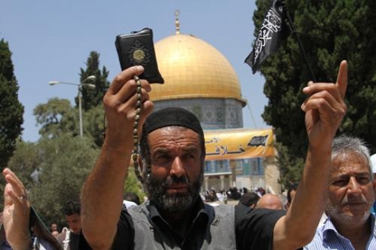 Palestinian Shaykh holding Qur