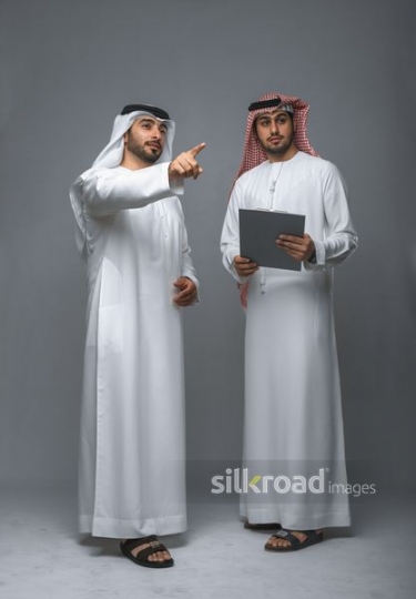 Manger pointing to colleague
