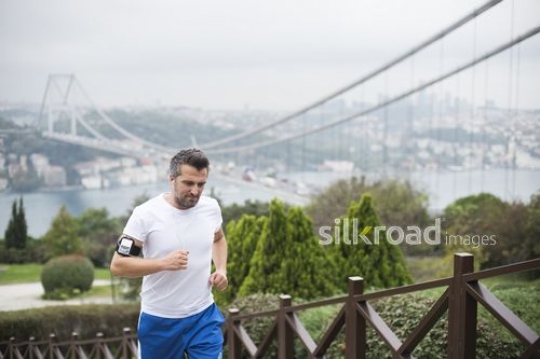 A man climbing up the stairs|Merdiven çikan adam