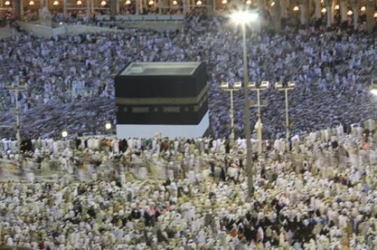 Muslim pilgrims circumambulate