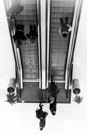 escalator in city mall 