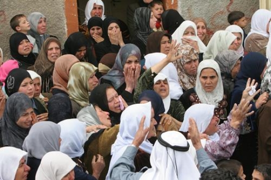 palestinian woman crying