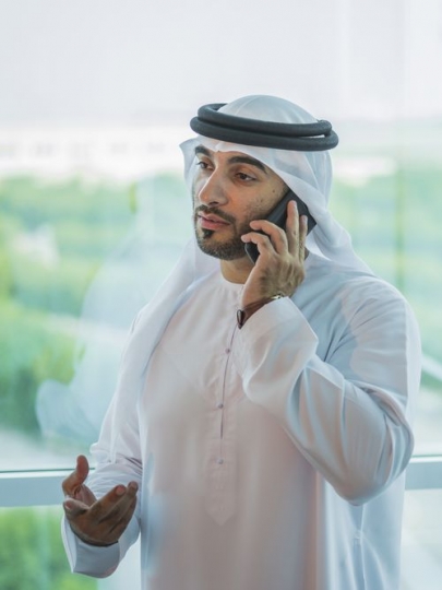 Employee making a phone call|-