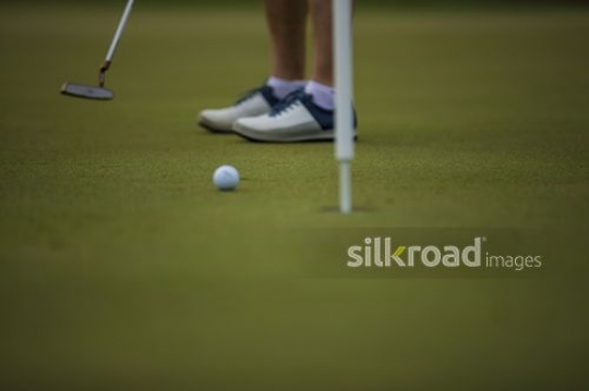 A man is playing golf|-