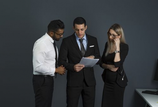 Business woman and business men at the work office talking to each other|