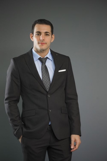 Portrait of an arab business employee|