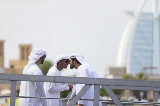 Men saying hello in the Emirati traditional way |