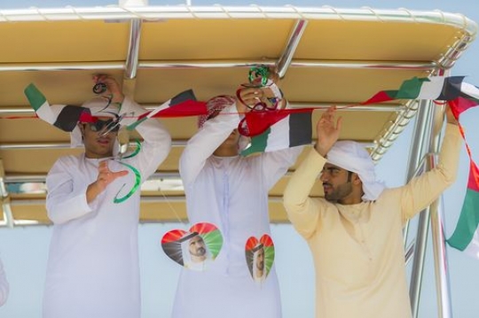 Arab men preparing for the celebrations of National Day|