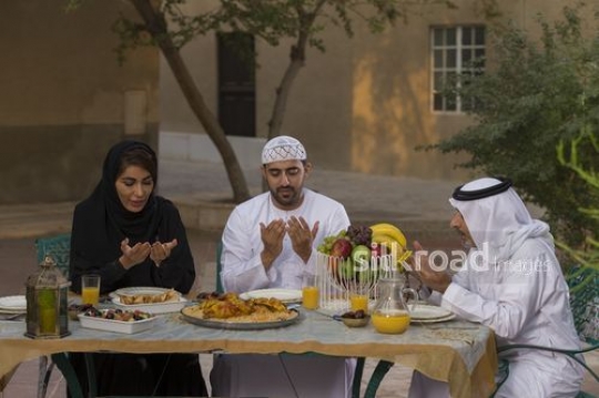REPLACE - Arab Family praying before Iftar|-