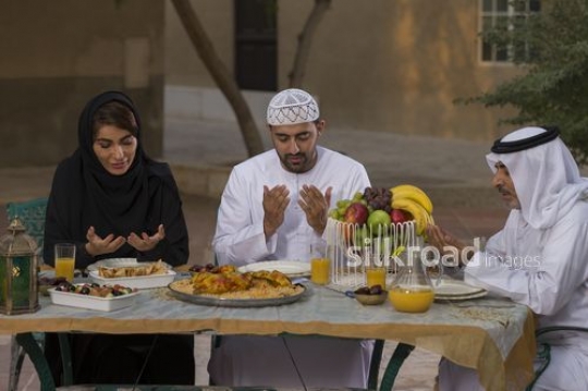 REPLACE - Arab family praying together before Iftar|-