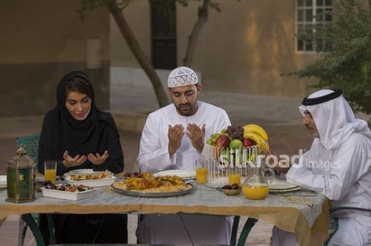 REPLACE - Arabian family praying together before Iftar|-