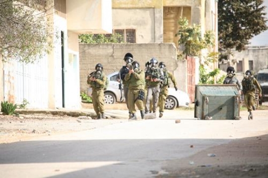 israeli soldiers shoot