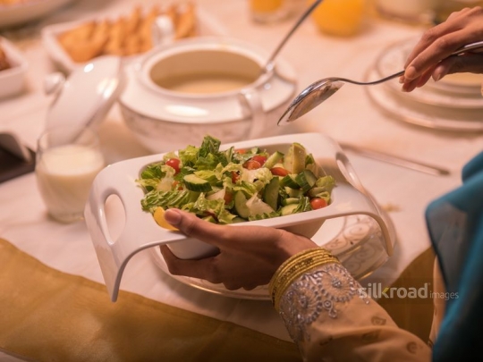 Serving salad|-