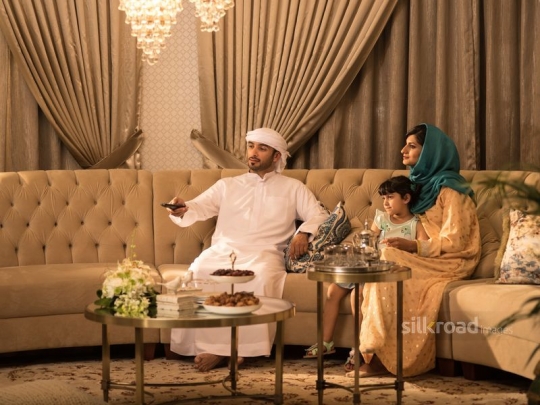 Father zapping tv|-