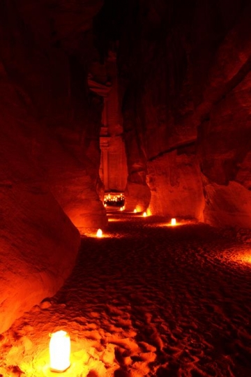 walk by night to Petra Treasury with candle illumination
