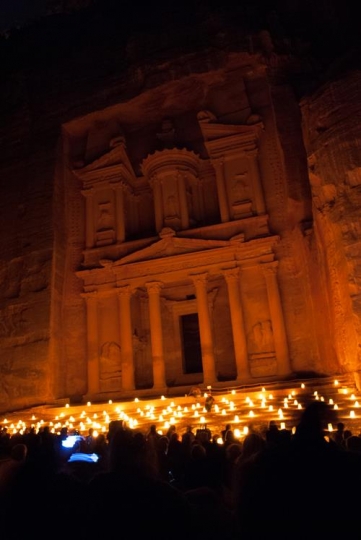 walk by night to Petra Treasury with candle illumination