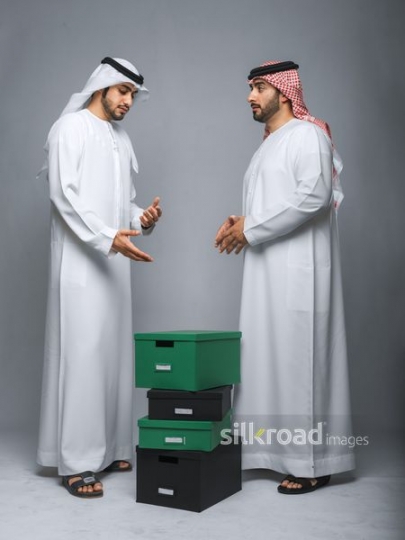 Colleagues discussing boxes|