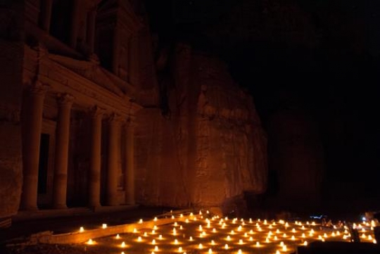 walk by night to Petra Treasury with candle illumination