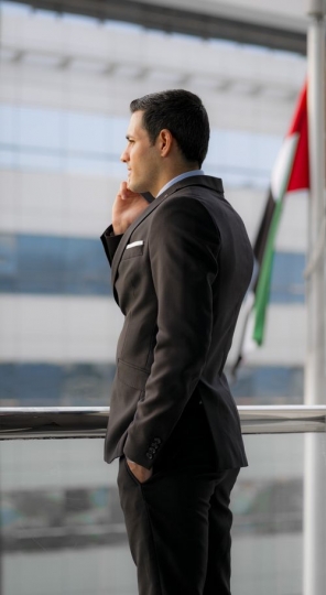 Side view of employee talking on the phone |-