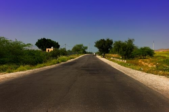 road from amman to jordan valley