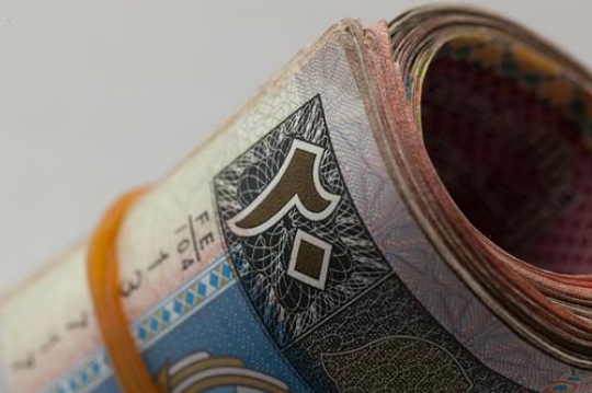 twenty kuwaiti dinars rolled up