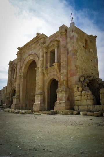 hadrians arch in jerash