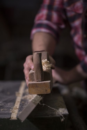 Cleaning the wood